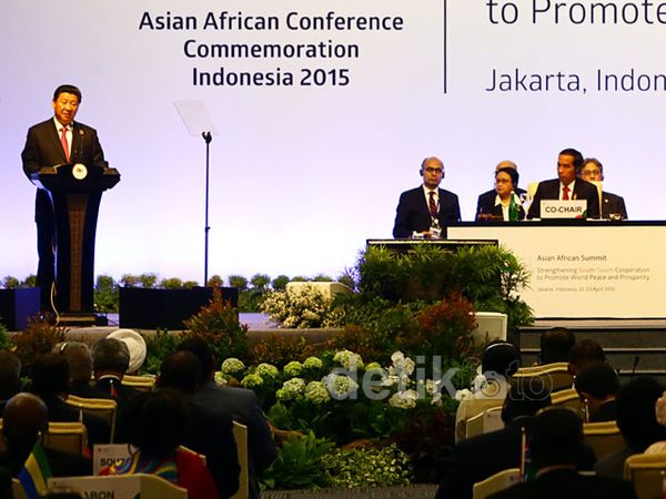 Presiden Jokowi Pimpin Sidang Leader Summit