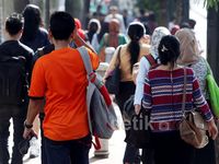 Jalan Sudirman Ditutup, Karyawan Jalan Kaki