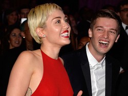 Pasca Dugaan Selingkuh, Patrick Schwarzenegger Diputus Miley Cyrus