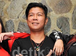 Senyum Andhika Mahesa Tanggapi Gosip Poligami Istri