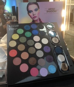 Artist Shadow dari Make Up For Ever, Eyeshadow dengan Pilihan 175 Warna