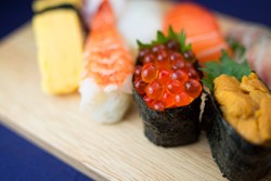 Yuk, Makan Malam dengan Sushi Bercitarasa Otentik di Restoran Ini