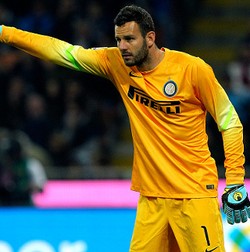 Handanovic Ingin Bertahan di Inter, Negosiasi Sedang Berlangsung