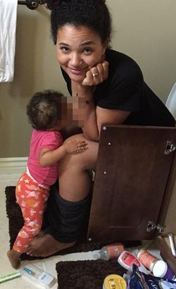 Foto Ibu Menyusui Balitanya di Toilet Jadi Kontroversi