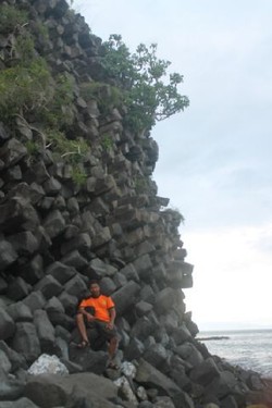 Tim Geologi Ekspedisi NKRI Temukan Bukit Unik Berisi Batu Heksagonal di Bima