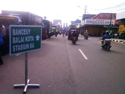 Ruas Jalan Utama Ditutup, Lalin Menuju Pusat Kota Bandung Ramai Lancar