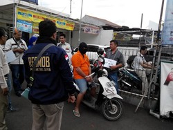 Reka Ulang Aksi Perampok Spesialis Minimarket 24 Jam di Jaktim, Begini Modusnya