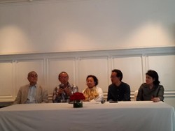 Patung Trokomod Heri Dono Sepanjang 7,5 Meter Tiba di Pelabuhan Venesia