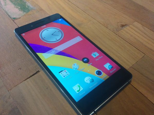 Melihat dari Dekat Tekstur Berlian Oppo R1x