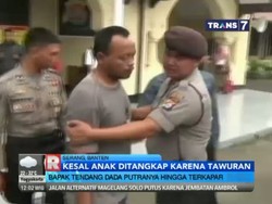 Orang Tua Tendang Anak Karena Tawuran
