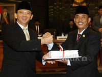 Ahok Berikan 3 Raperda ke DPRD