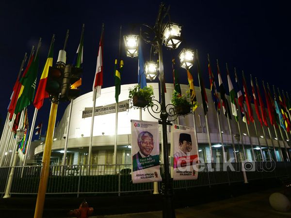Indahnya Malam di Jalan Asia Afrika