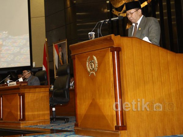 DPRD Bacakan Rapor Merah Ahok DPRD Bacakan Rapor Merah Ahok