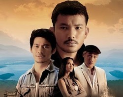 Bulan di Atas Kuburan: Sebaris Kalimat Pendek yang Menyesakkan Dada