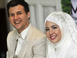 Setelah Menikah, Stuart Collin: Sekarang Tahu Gaya Tidur Risty