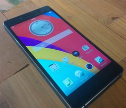 Ponsel Tekstur Berlian Oppo R1x Mendarat di Indonesia