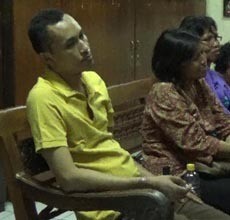 Seorang Anak Tega Gorok Leher Bapaknya