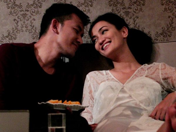 Romantisme Atiqah Hasiholan dan Rio Dewanto di 'Cinta Selamanya'