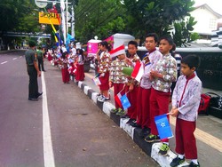 Mobil RI 1 Melintas Jalan Merdeka, Pelajar: Asyik Aku Lihat Pak Jokowi