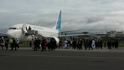 Sejumlah Kepala Negara Tiba di Bandung dengan Boeing 737-800