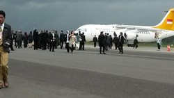 Eits, Puan Sempat Berfoto Selfie sebelum Masuk Pesawat Bersama JK