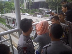 Sebelum Coba Bunuh Diri dari Halte Busway, Wanita Muda Cekcok dengan Pria