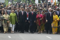 Momen-momen Historical Walk di Bandung, Jokowi, Jinping, Najib, dan Megawati