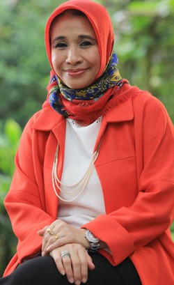 Elisa Kasali, Peduli dengan Pendidikan Anak di Tengah Krisis Moneter