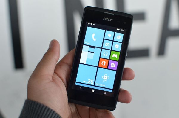 Acer Liquid M220: Ponsel Windows Sejutaan