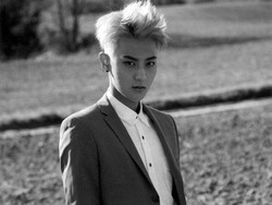 Dikabarkan Hengkang, Foto Kaki Cedera Tao EXO Curi Perhatian