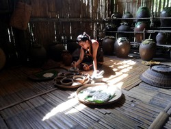Melihat Suku Dayak, Tapi di Malaysia