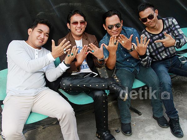 Wali Pamer Batu Akik