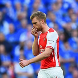 Mertesacker Diragukan Tampil Lawan Chelsea