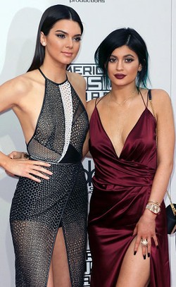 Bruce Jenner Berubah Jadi Wanita, Kendall dan Kylie Jenner Nangis