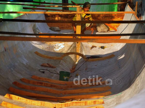 Melihat Pembuatan Perahu Nelayan Pulau Harapan