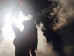 Pamer Foto Seksi Bersiluet, Dewi Persik Kenalkan Program Baru Trans TV