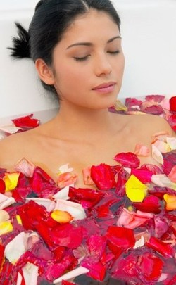 8 Fungsi Kecantikan Air Mawar, Redakan Jerawat Hingga Pengganti Parfum