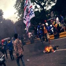 Tim Kesayangan Dilarang Main, Aremania Sempat Blokir Jalur Surabaya-Malang