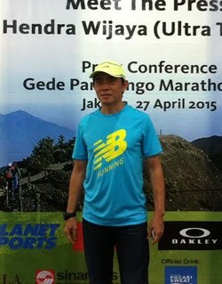 Cerita Hendra Wijaya Tetap Salat di Sela Lomba Lari Maraton 566 Km di Kutub Utara