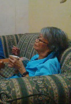 Oma Anni Sempat Linglung, Bawa 2 Koper Besar dan Tidur 3 Hari di Pos Satpam