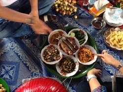 Bedulang, Tradisi Makan Unik Khas Bangka