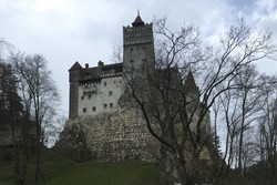 Istana Drakula Memang Sungguhan Ada di Rumania