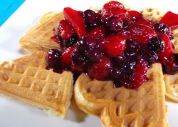Video Resep: Waffle with Berry Compote
