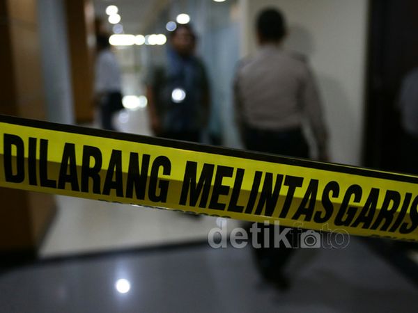 Polisi Geledah Ruang Kerja H. Lulung