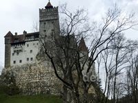 Menjelajah Istana Drakula di Rumania