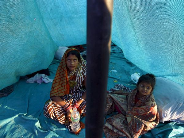 Korban Gempa Nepal Tinggal di Tenda Darurat