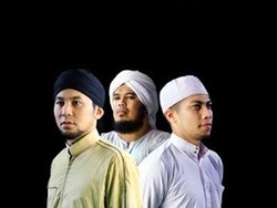 Pipik Kolaborasi Bareng Grup Vokal Derry Sulaiman Cs