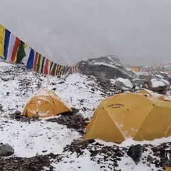 Ngeri, Video Longsoran Salju Everest Terjang Pendaki
