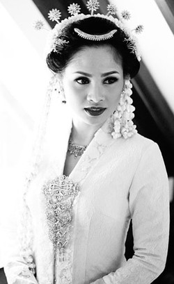 Foto: Ini Dia Kebaya Klasik yang Dipakai Andien di Hari Pernikahannya