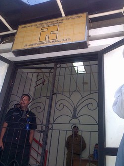 Penampakan Penggeledahan Kantor Distarcip Bandung Terkait Korupsi Stadion BLA